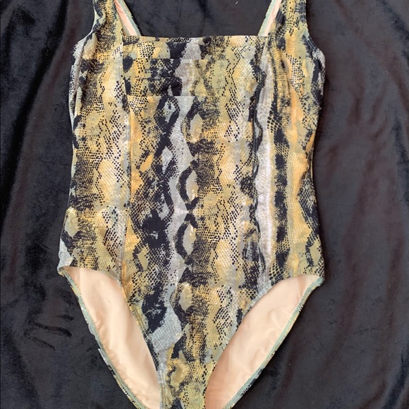 NWOT Shape FX snake print one piece swimsuit. 14 - Picture 4 of 10